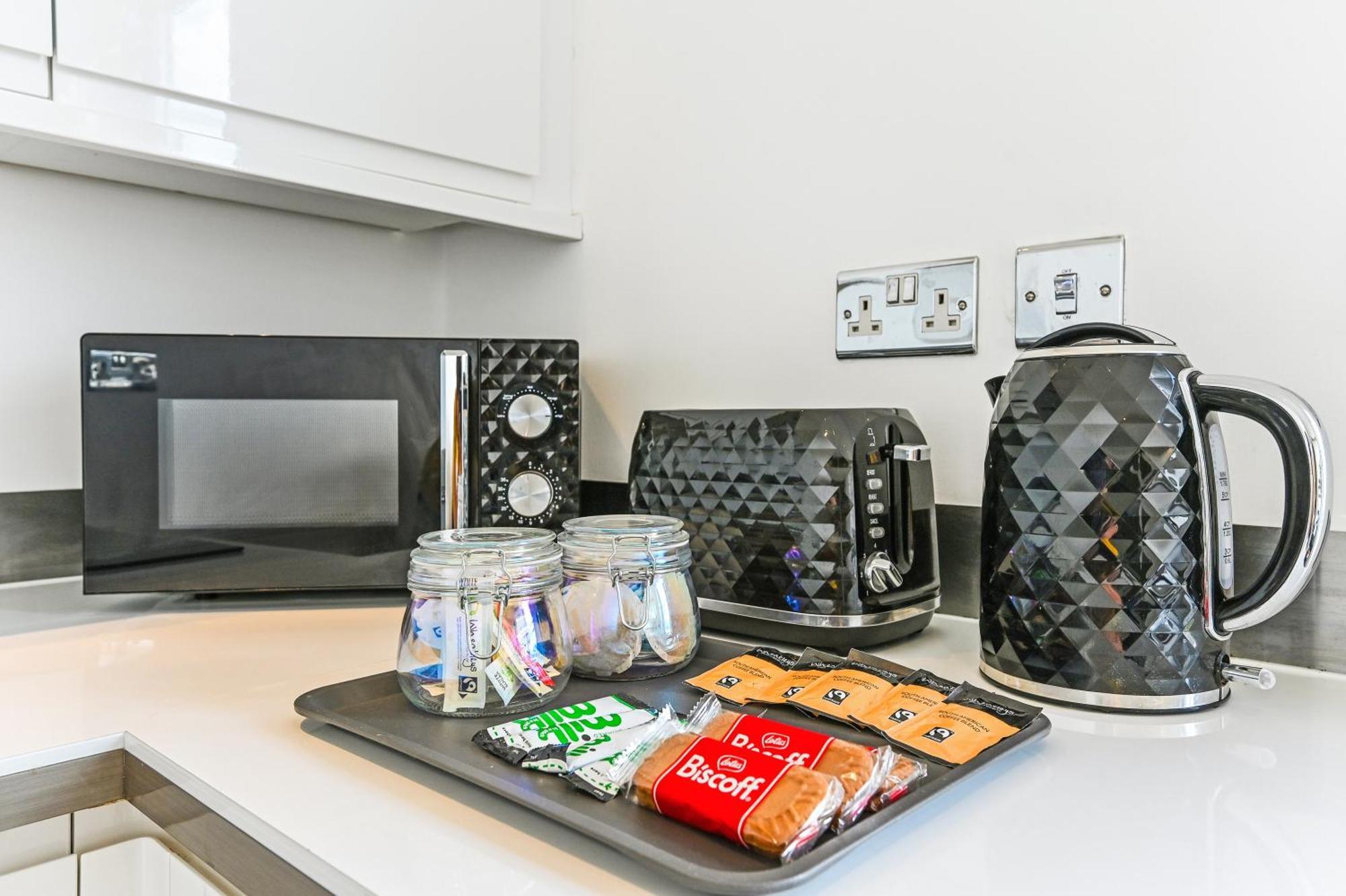 Family 1 Bed Apt Near Cardiff City Centre, Free Parking, Quiet, Secure Neighbourhood Exterior foto
