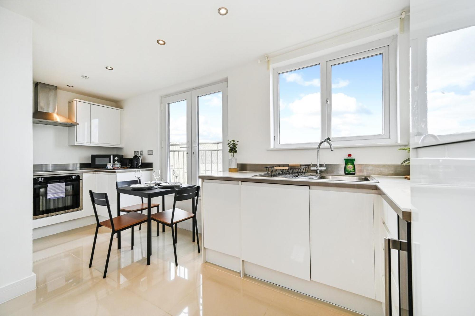 Family 1 Bed Apt Near Cardiff City Centre, Free Parking, Quiet, Secure Neighbourhood Exterior foto