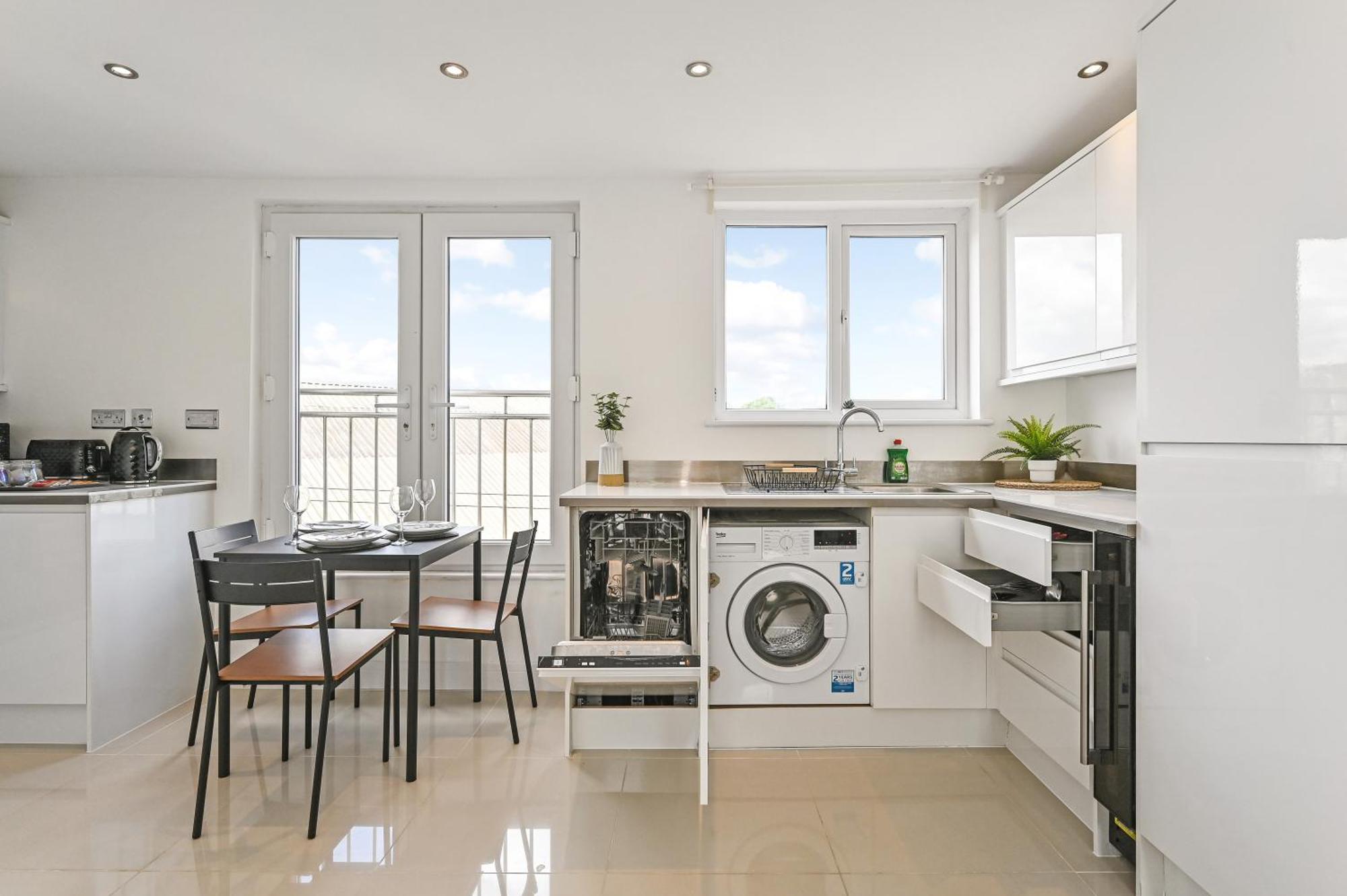Family 1 Bed Apt Near Cardiff City Centre, Free Parking, Quiet, Secure Neighbourhood Exterior foto