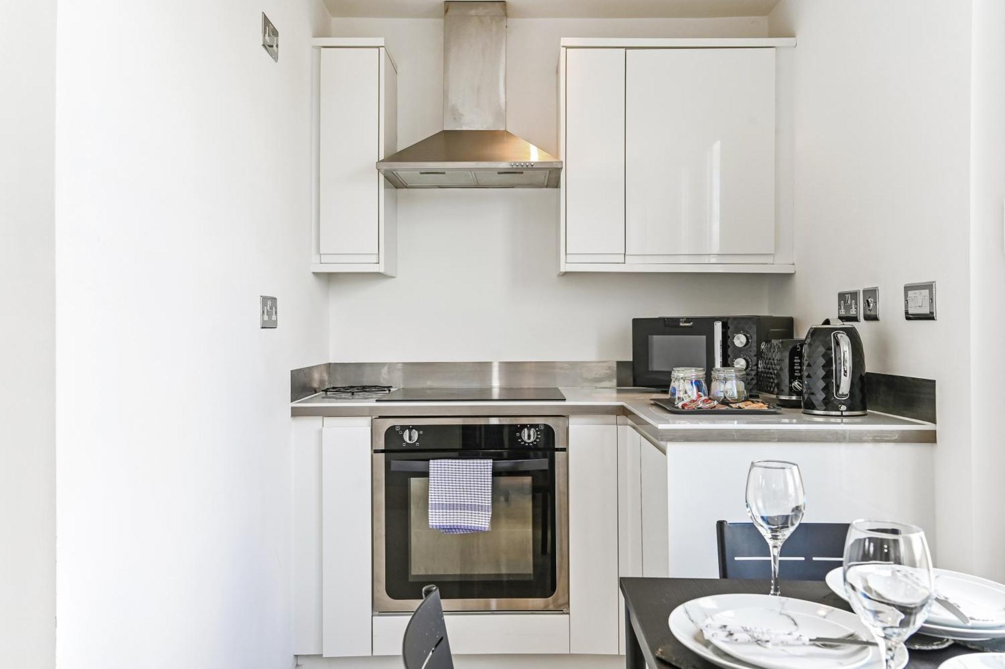 Family 1 Bed Apt Near Cardiff City Centre, Free Parking, Quiet, Secure Neighbourhood Exterior foto