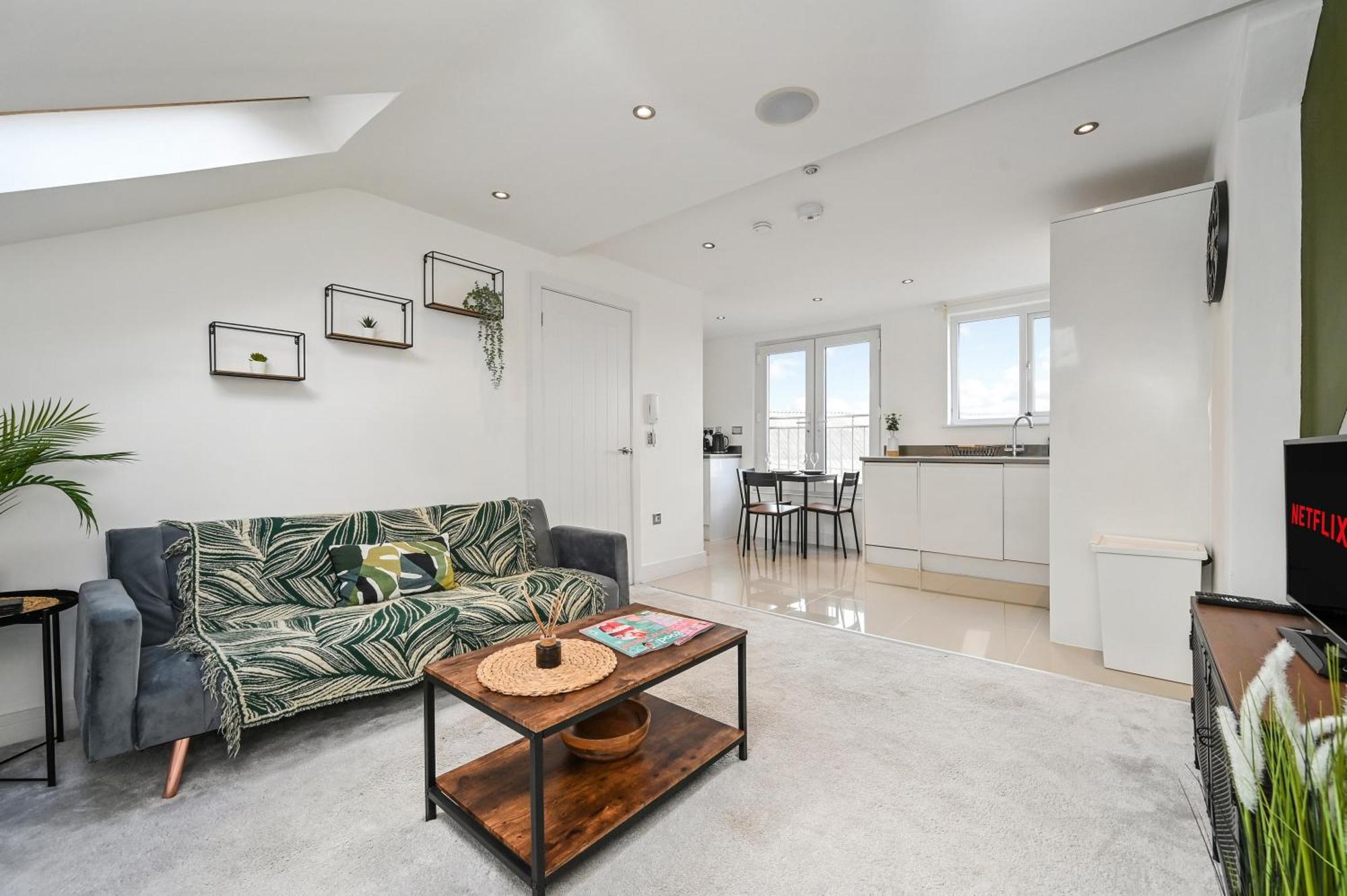 Family 1 Bed Apt Near Cardiff City Centre, Free Parking, Quiet, Secure Neighbourhood Exterior foto
