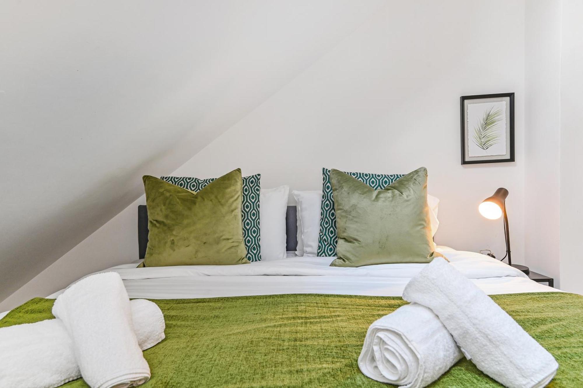 Family 1 Bed Apt Near Cardiff City Centre, Free Parking, Quiet, Secure Neighbourhood Exterior foto