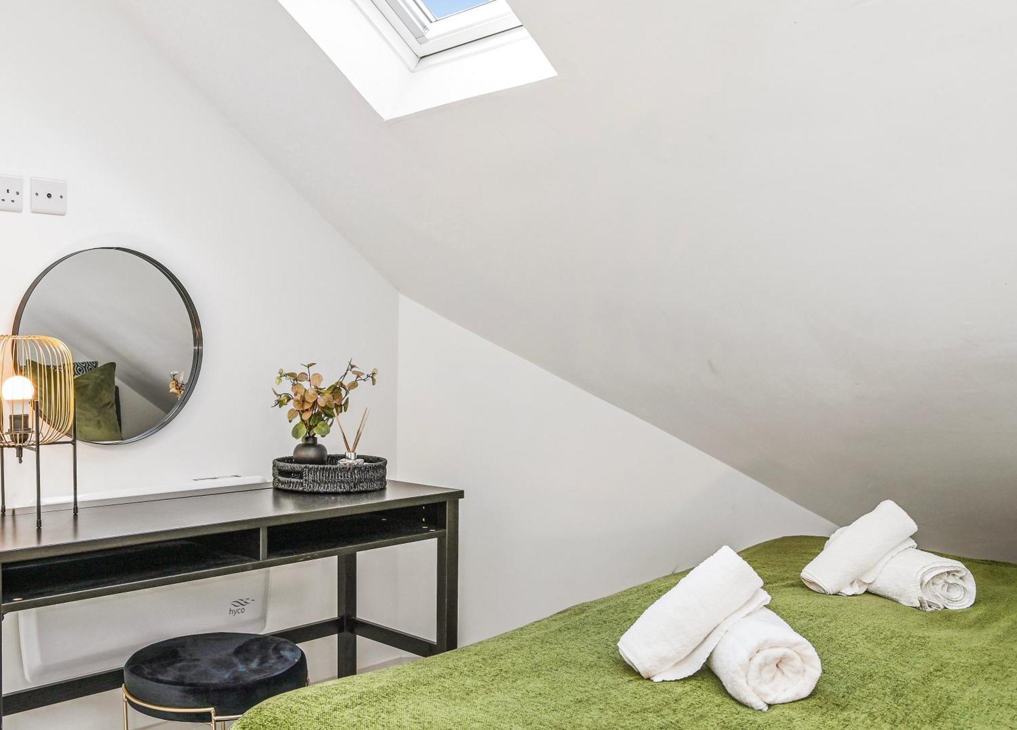 Family 1 Bed Apt Near Cardiff City Centre, Free Parking, Quiet, Secure Neighbourhood Exterior foto