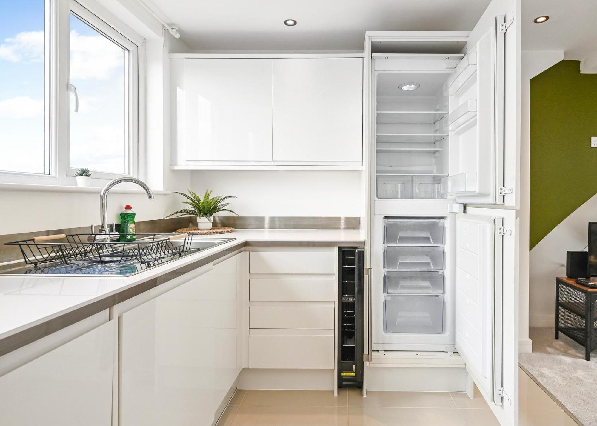 Family 1 Bed Apt Near Cardiff City Centre, Free Parking, Quiet, Secure Neighbourhood Exterior foto