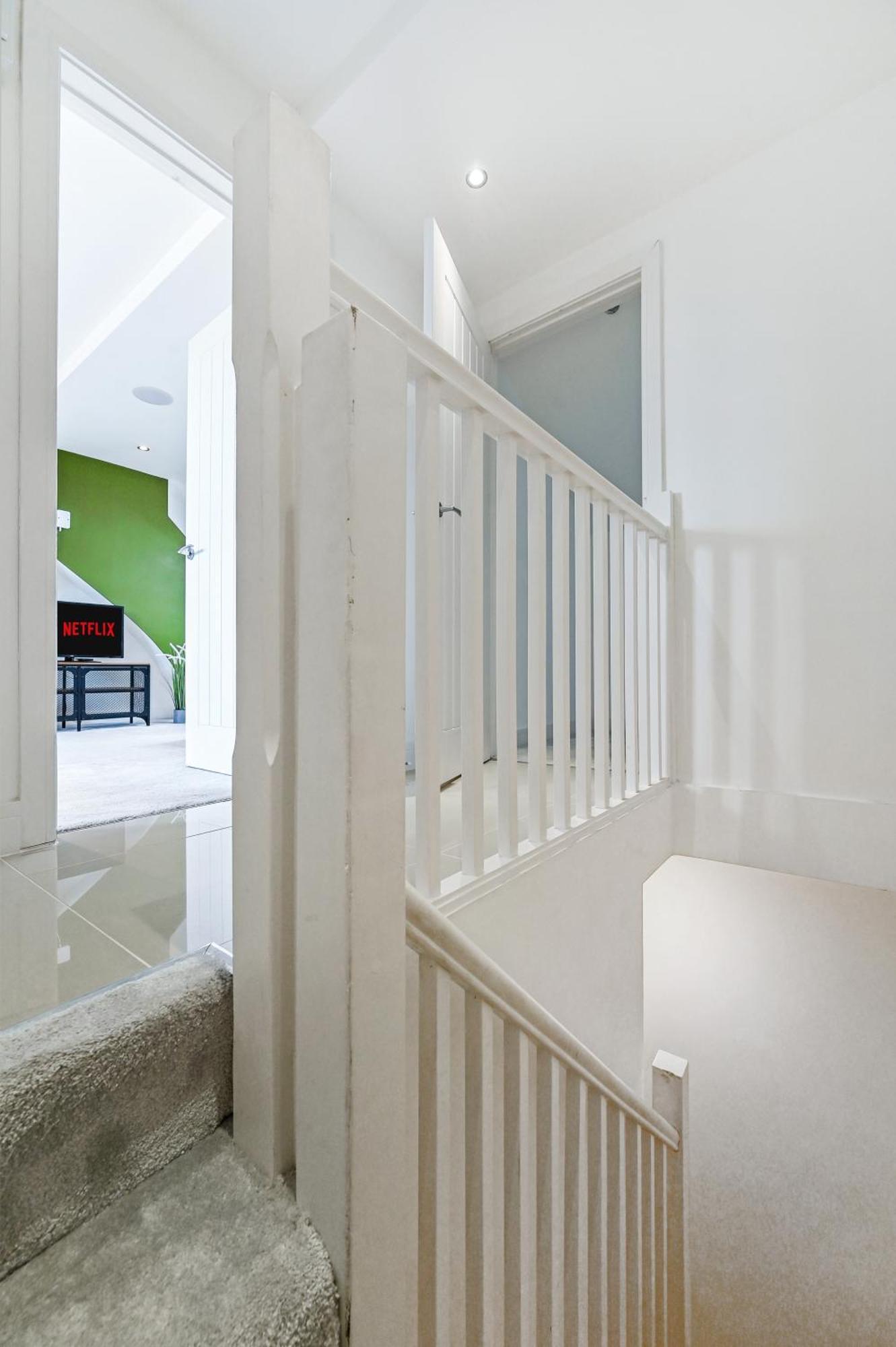 Family 1 Bed Apt Near Cardiff City Centre, Free Parking, Quiet, Secure Neighbourhood Exterior foto